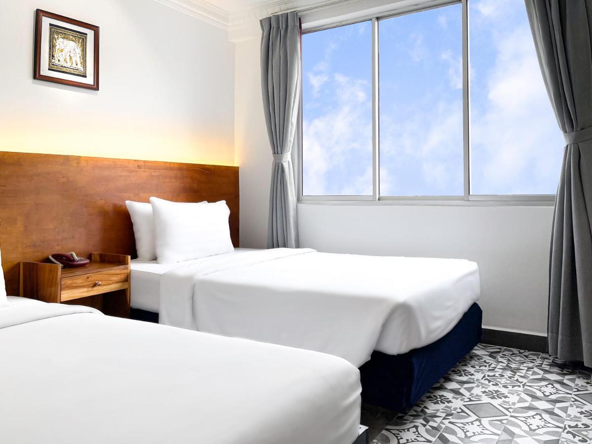 Pacific Hotel Phnom Penh Esterno foto