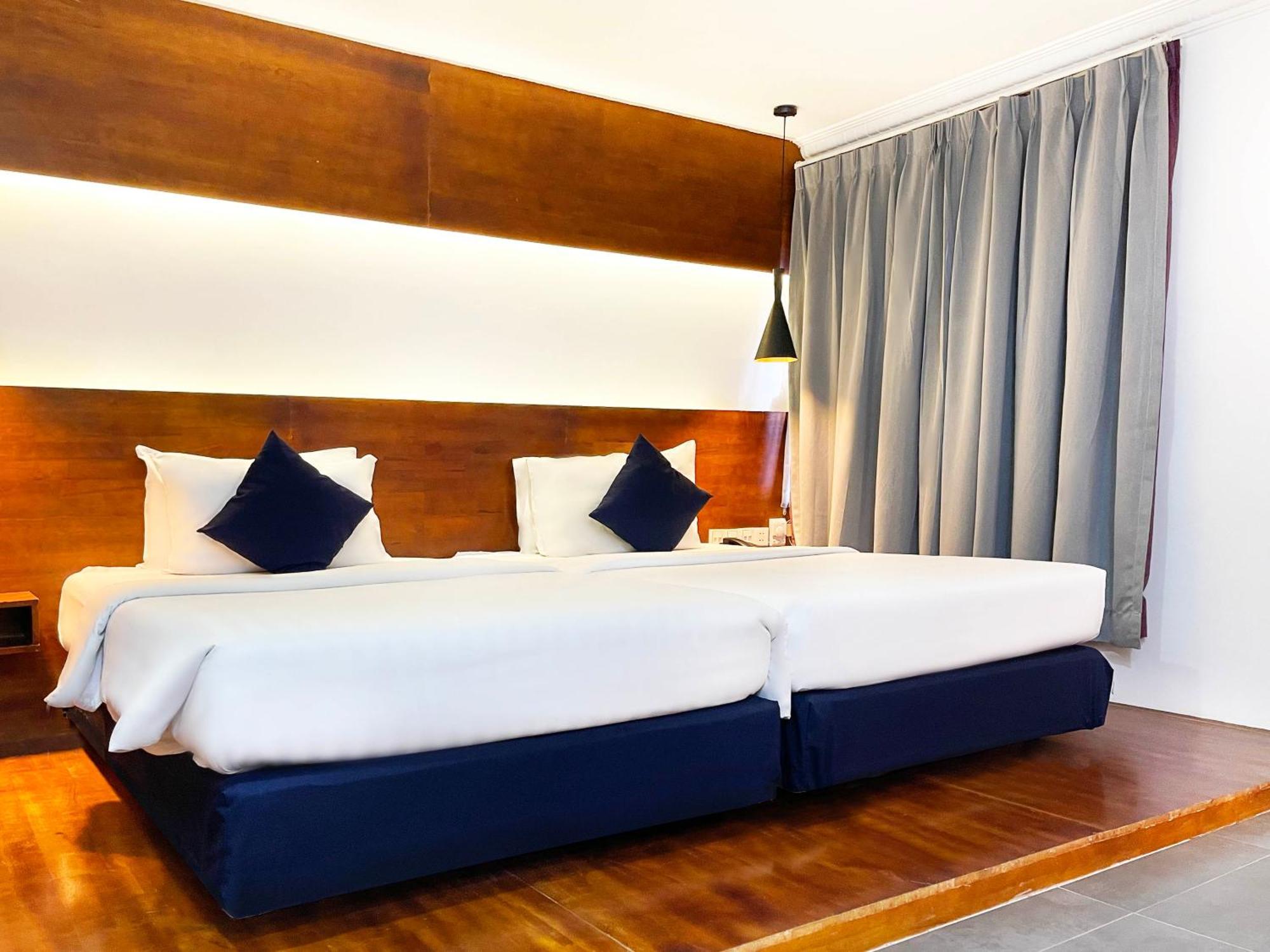 Pacific Hotel Phnom Penh Esterno foto