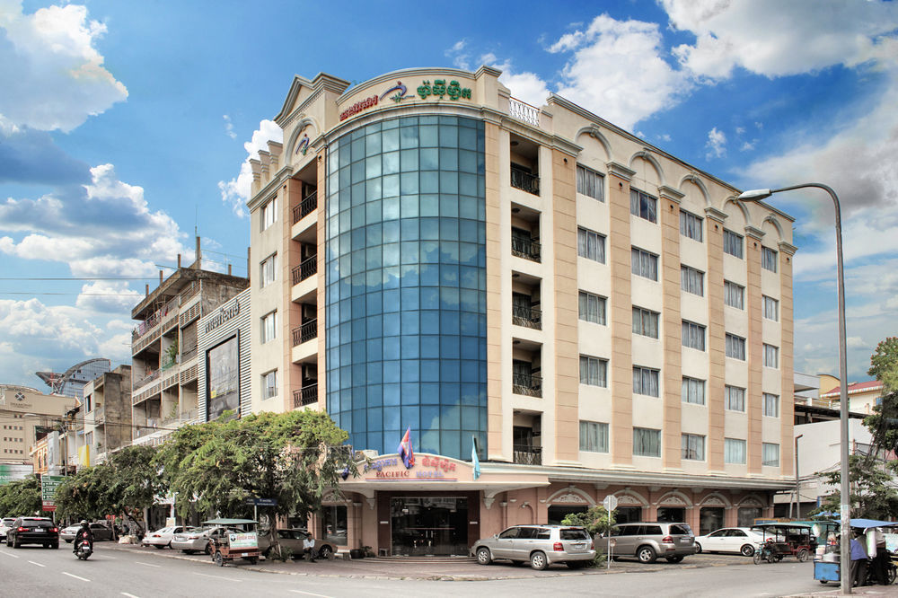 Pacific Hotel Phnom Penh Esterno foto